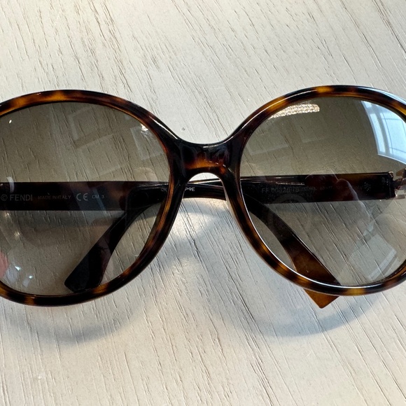 Fendi Brown Tortoise Large Sunglasses - Picture 5 of 8